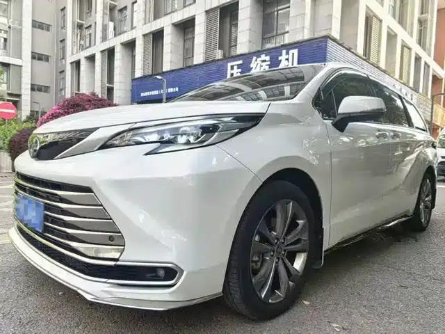 2023 Sienna 2.5L Hybrid Luxury Welfare Edition