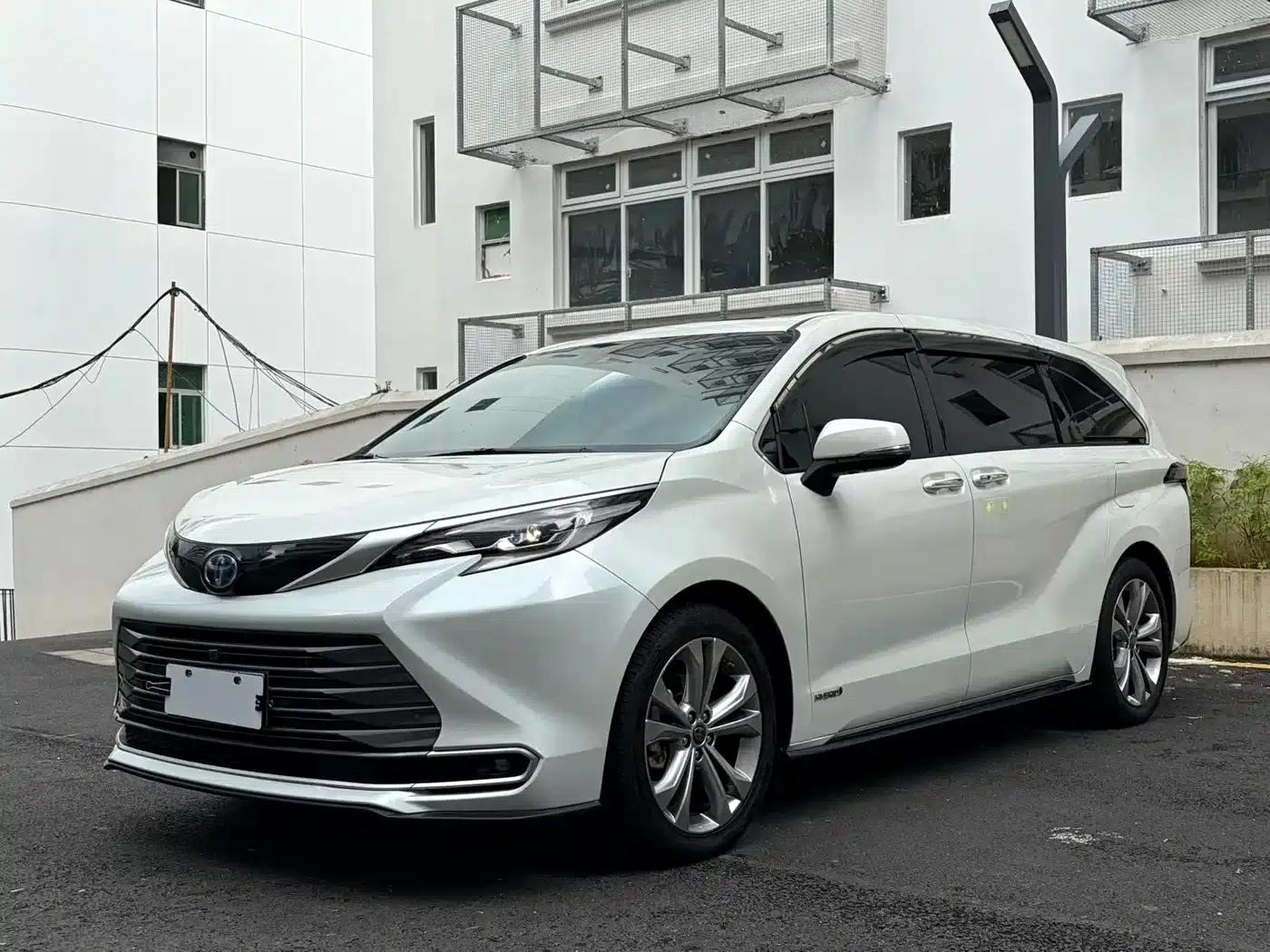 2023 Sienna 2.5L Hybrid Premium Edition — миниатюра 1