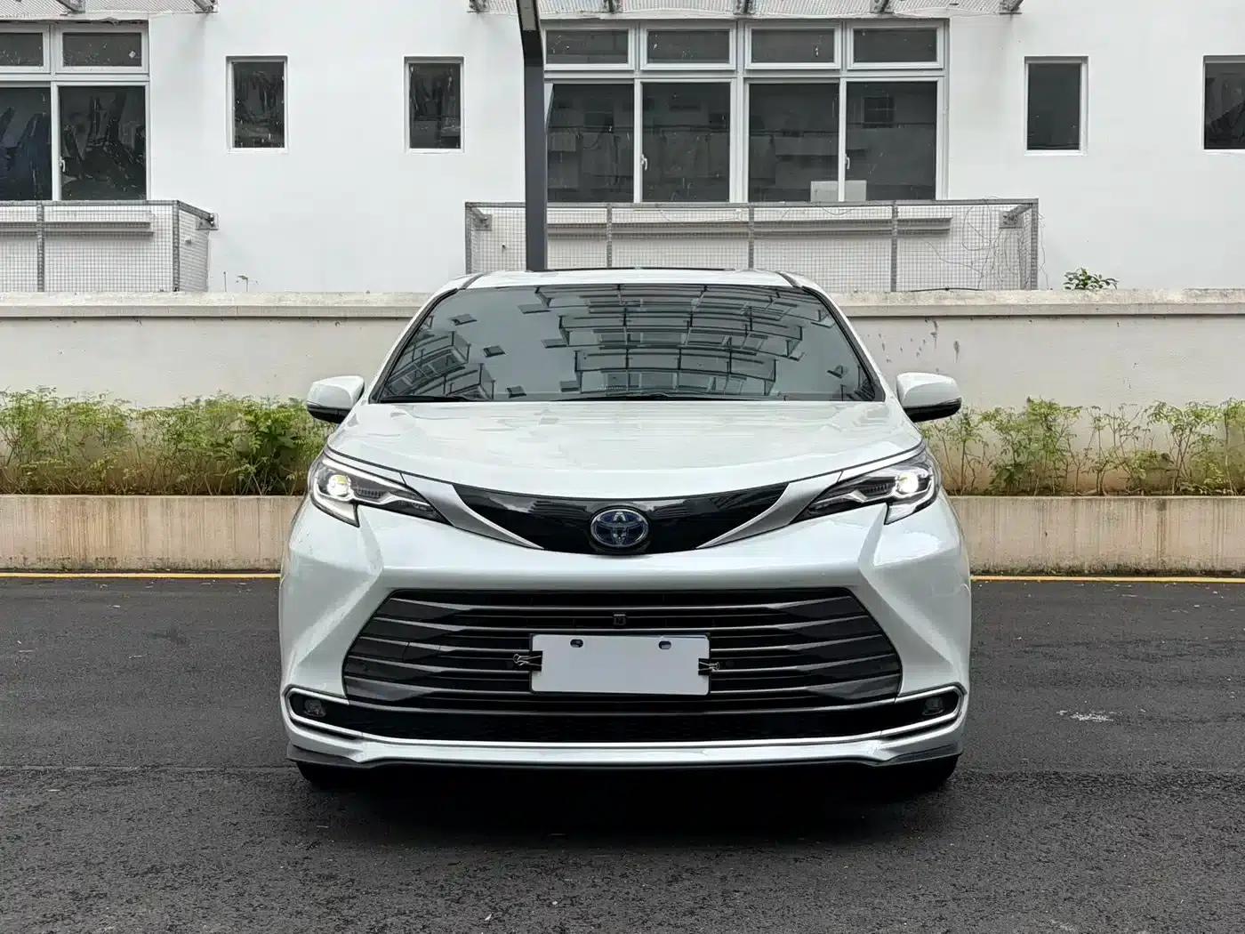 2023 Sienna 2.5L Hybrid Premium Edition — миниатюра 2