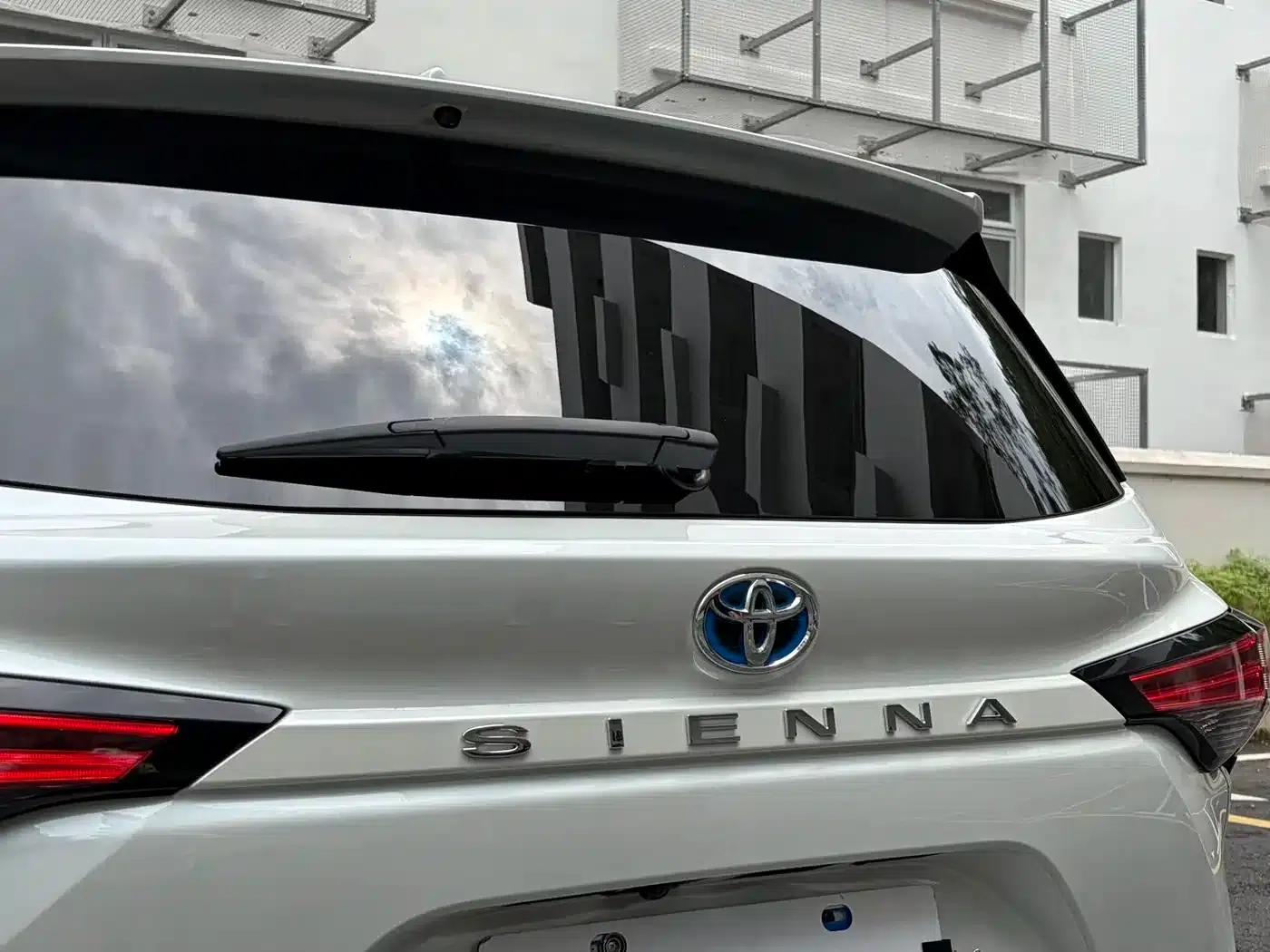 2023 Sienna 2.5L Hybrid Premium Edition — миниатюра 11