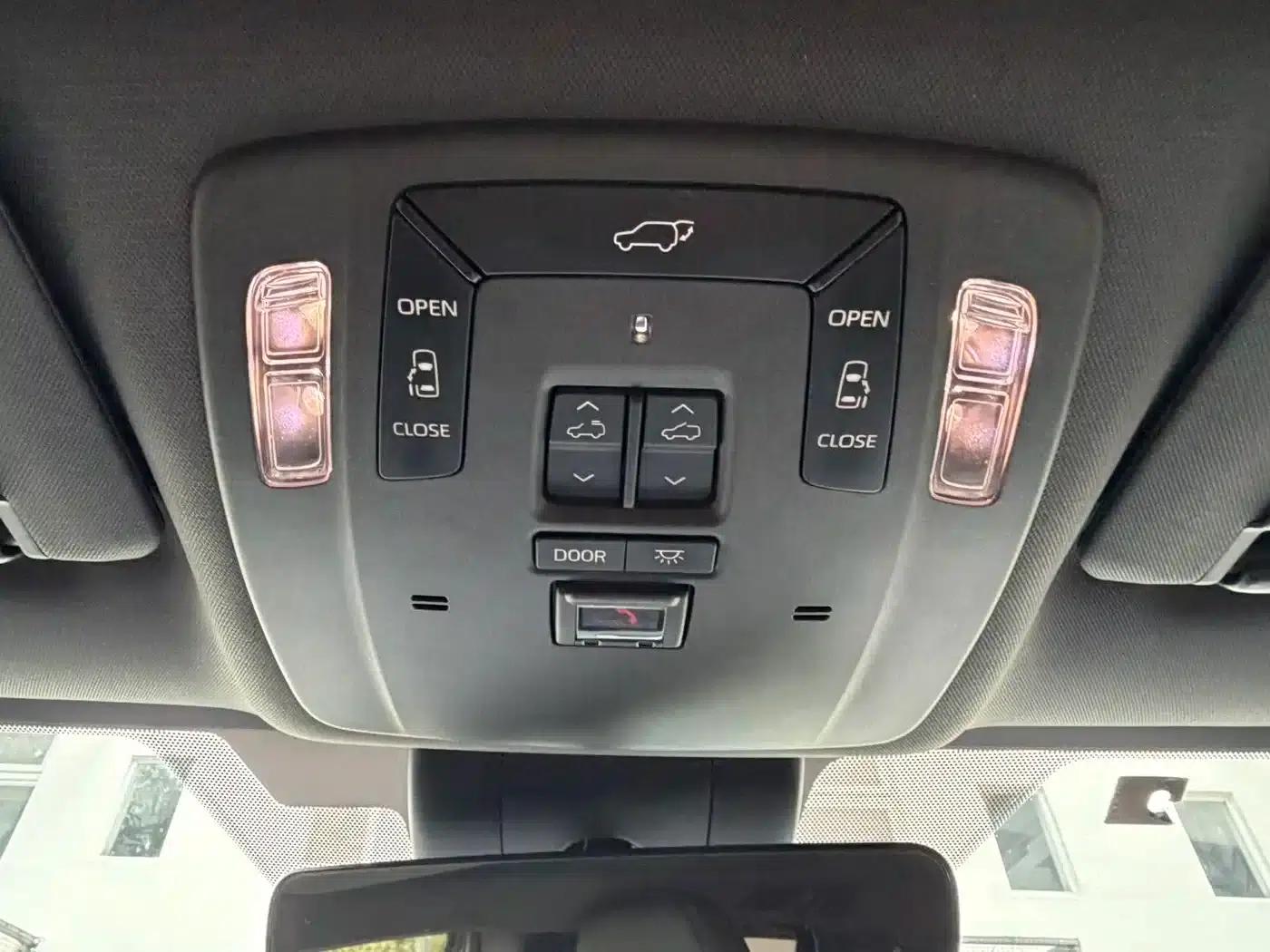 2023 Sienna 2.5L Hybrid Premium Edition — миниатюра 19