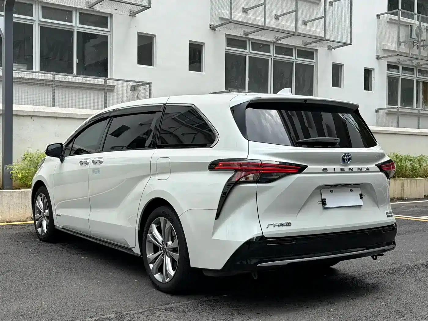 2023 Sienna 2.5L Hybrid Premium Edition — миниатюра 7