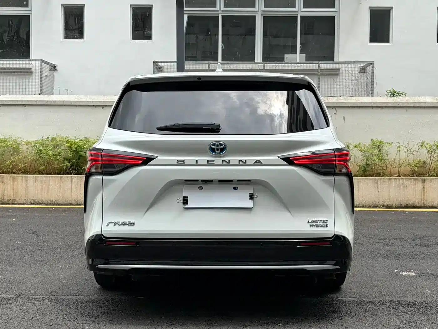 2023 Sienna 2.5L Hybrid Premium Edition — миниатюра 8