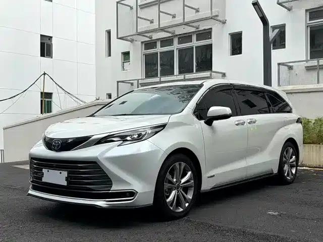 2023 Sienna 2.5L Hybrid Premium Edition