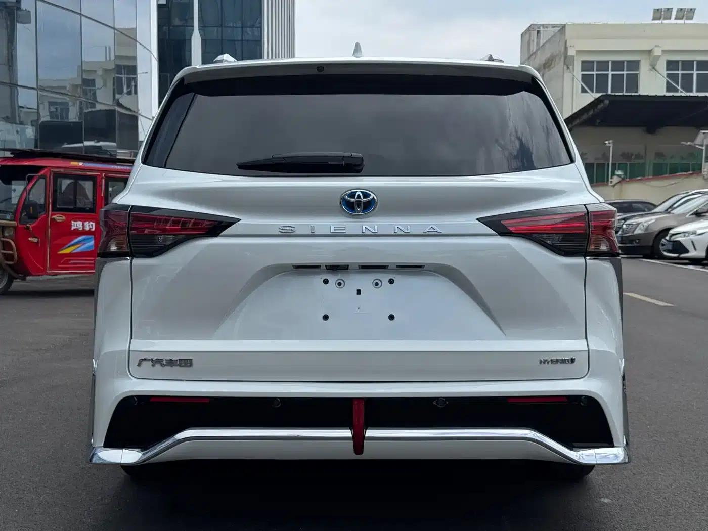 2023 Sienna 2.5L Hybrid Comfort Edition — миниатюра 4