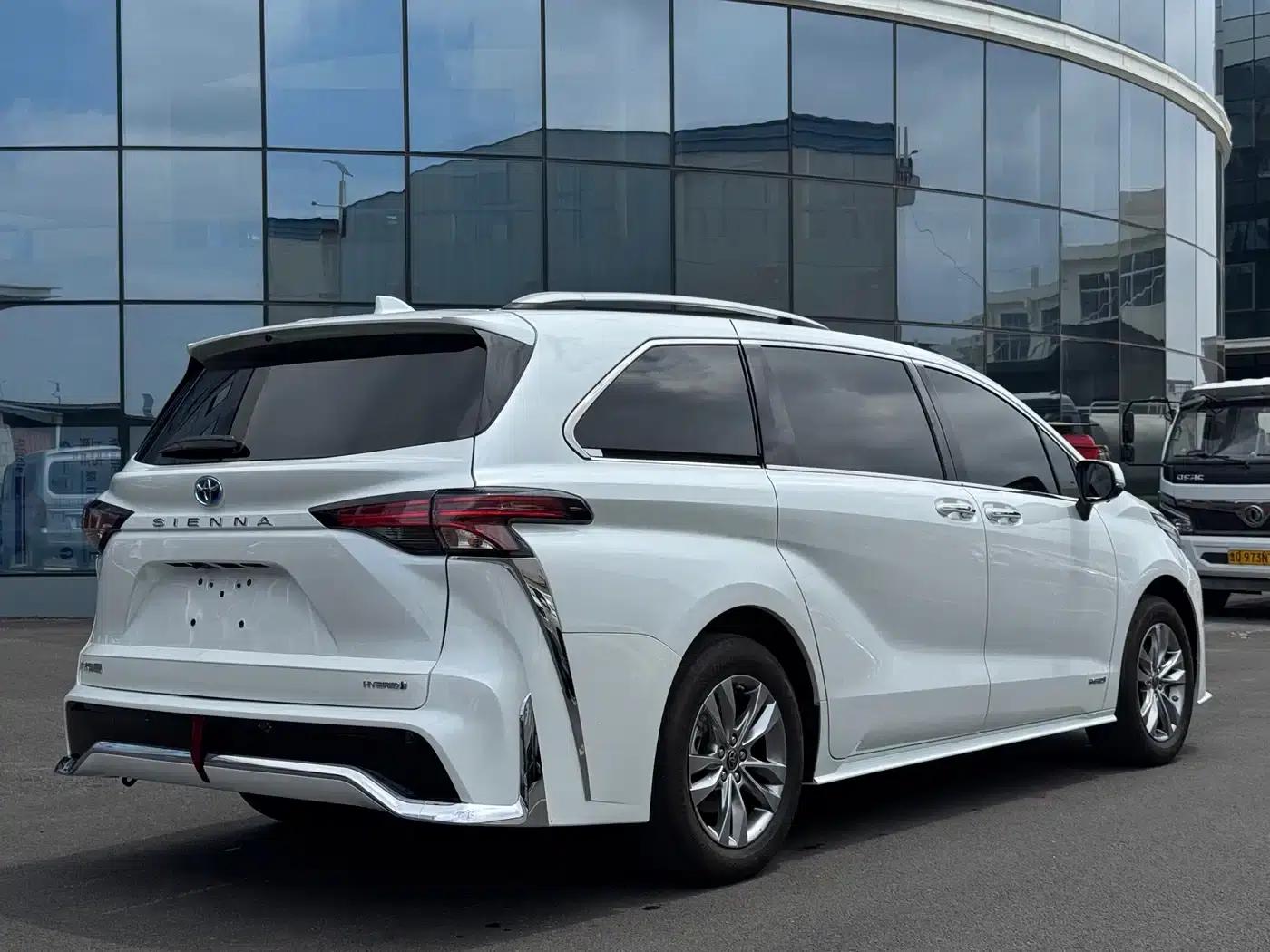 2023 Sienna 2.5L Hybrid Comfort Edition — миниатюра 5