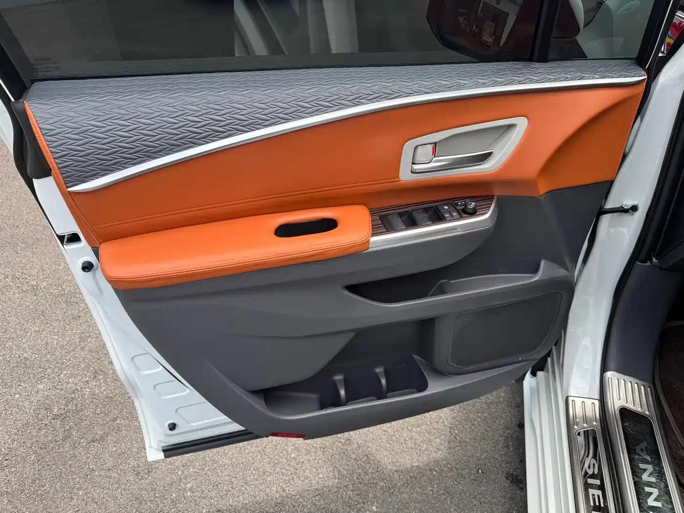 2023 Sienna 2.5L Hybrid Comfort Edition — миниатюра 10