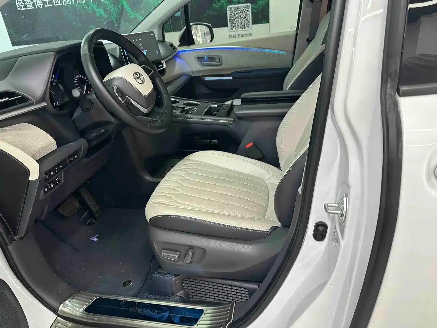 2023 Sienna 2.5L Hybrid Comfort Edition — миниатюра 14