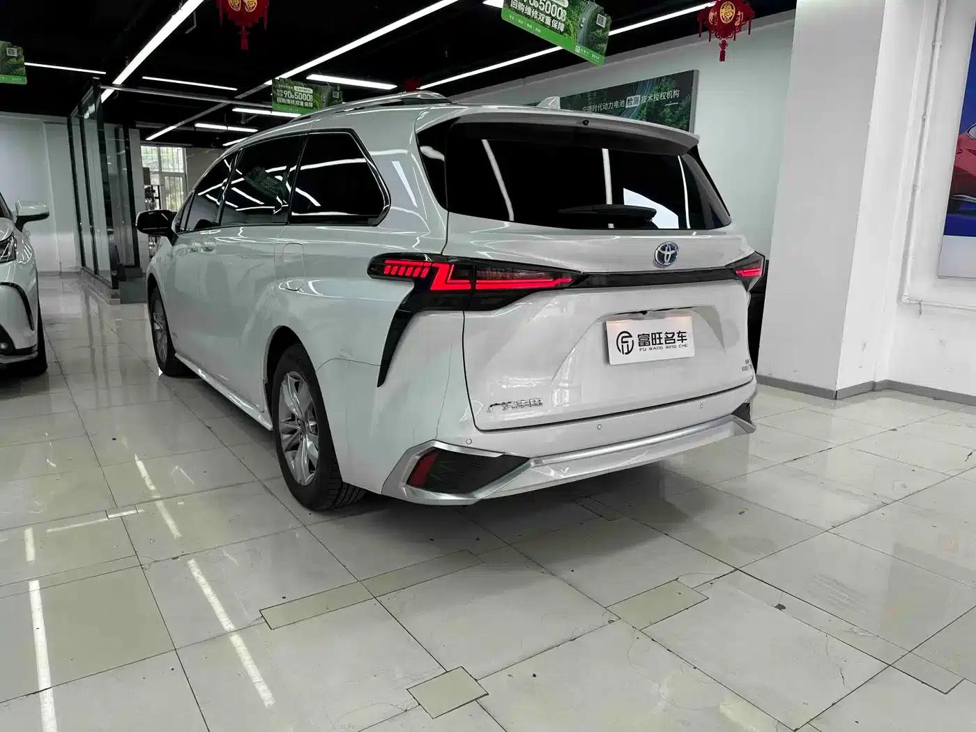 2023 Sienna 2.5L Hybrid Comfort Edition — миниатюра 4