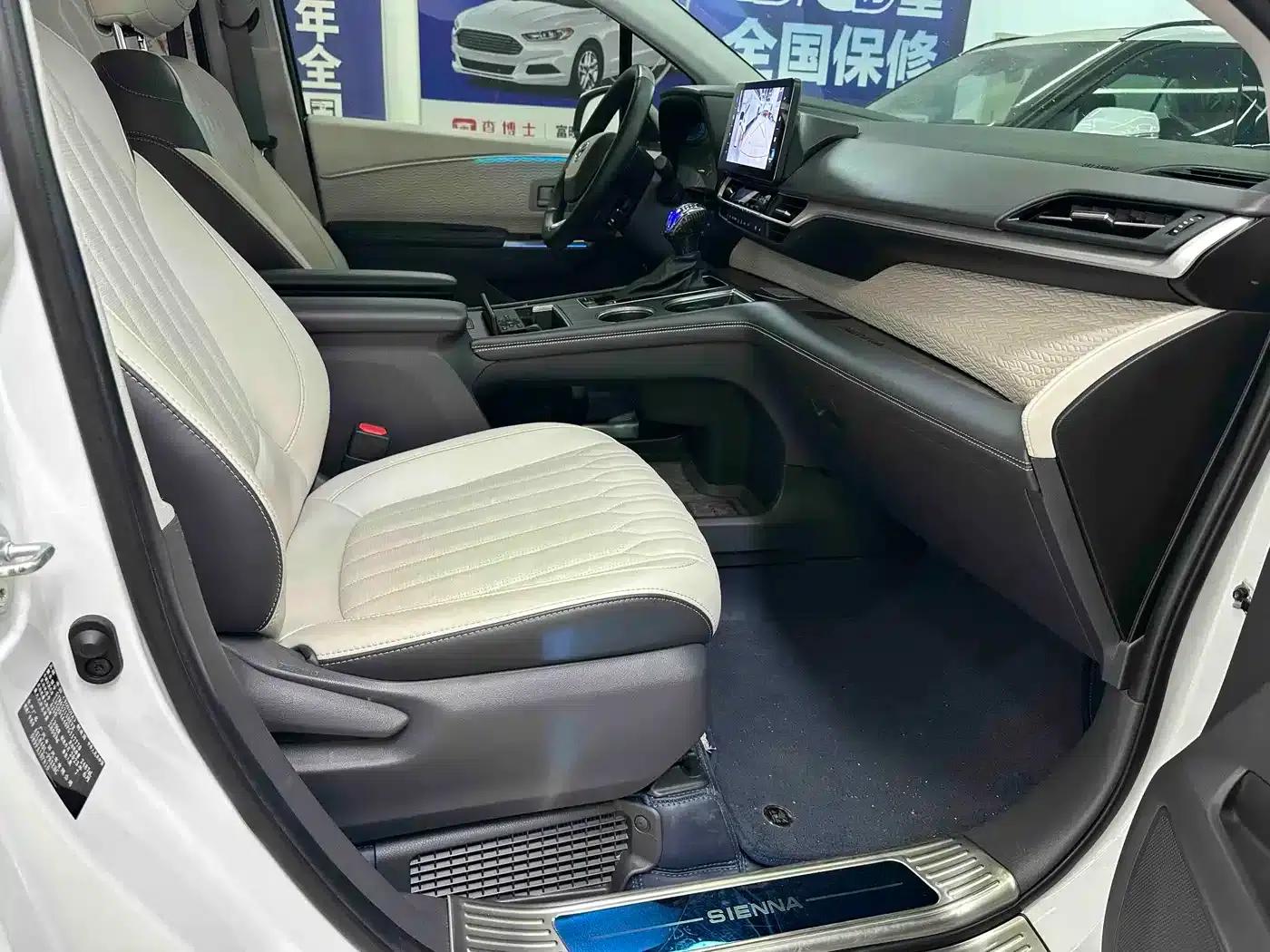 2023 Sienna 2.5L Hybrid Comfort Edition — миниатюра 8