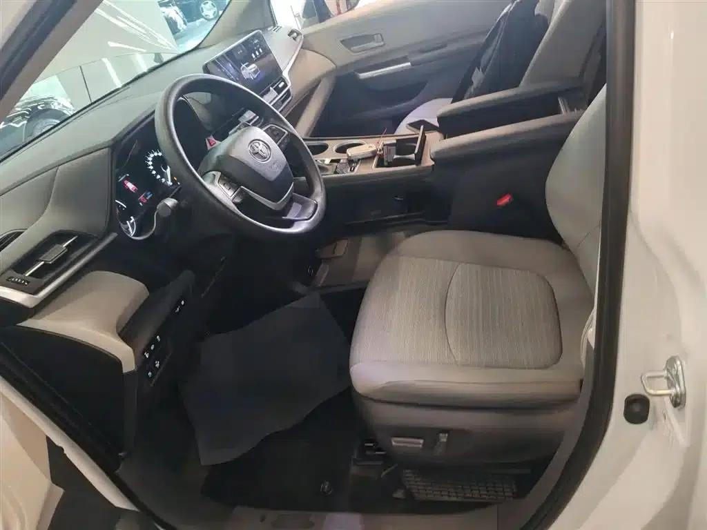 2024 Sienna 2.5L Hybrid Comfort Edition — миниатюра 11