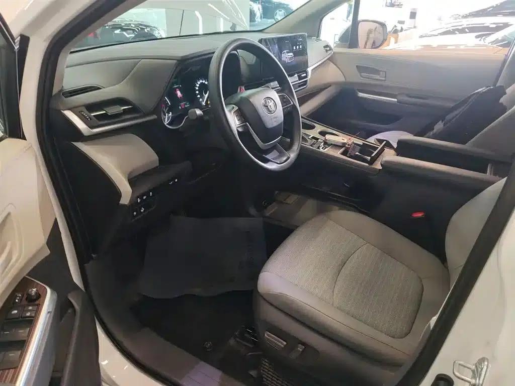 2024 Sienna 2.5L Hybrid Comfort Edition — миниатюра 12