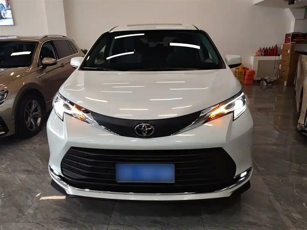 2024 Sienna 2.5L Hybrid Comfort Edition — миниатюра 3
