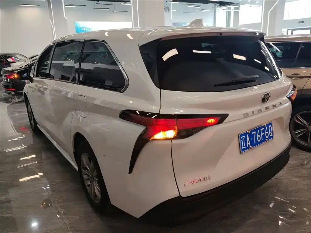 2024 Sienna 2.5L Hybrid Comfort Edition — миниатюра 23