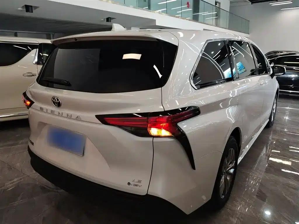 2024 Sienna 2.5L Hybrid Comfort Edition — миниатюра 5