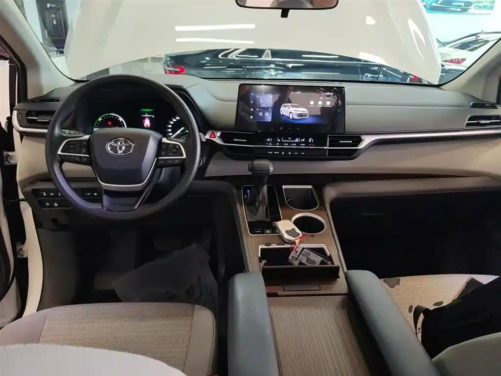 2024 Sienna 2.5L Hybrid Comfort Edition — миниатюра 6