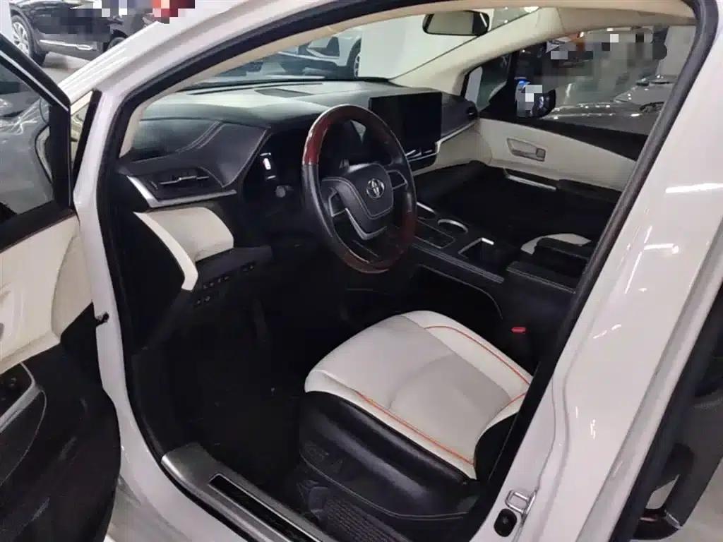2023 Sienna 2.5L Hybrid Comfort Edition — миниатюра 16