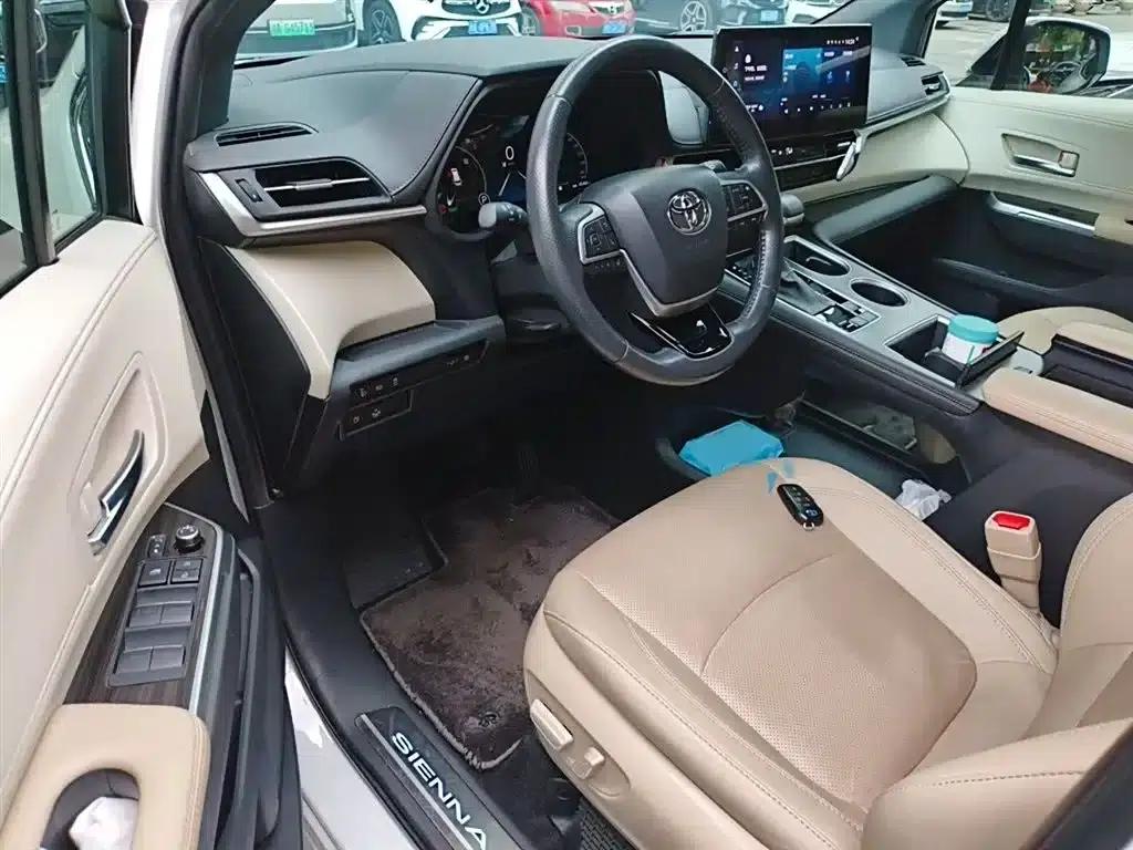 2021 Sienna 2.5L Hybrid Supreme Edition — миниатюра 14