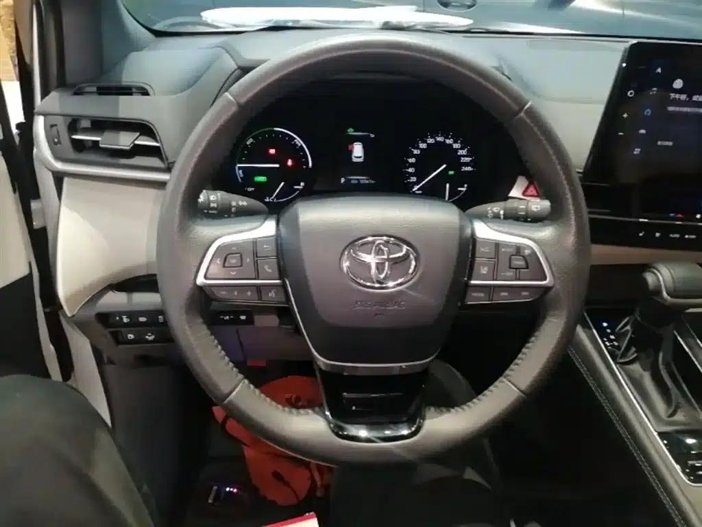 2023 Sienna 2.5L Hybrid Premium Edition — миниатюра 11