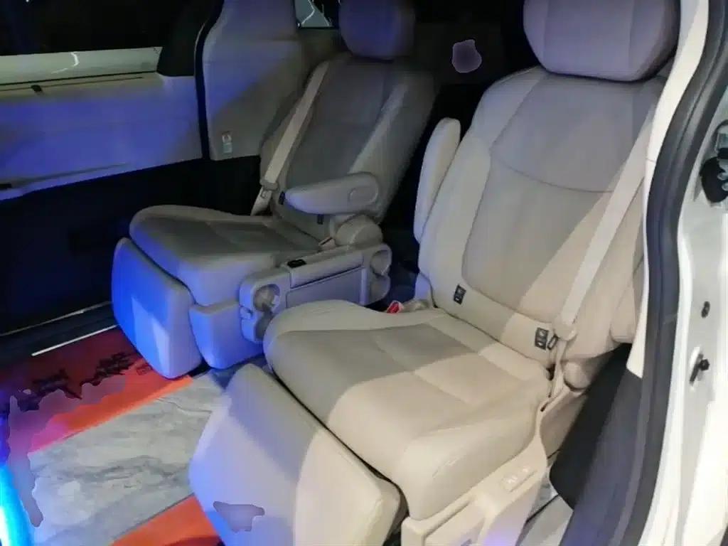 2023 Sienna 2.5L Hybrid Premium Edition — миниатюра 17