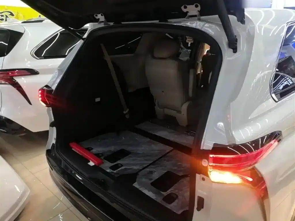 2023 Sienna 2.5L Hybrid Premium Edition — миниатюра 19