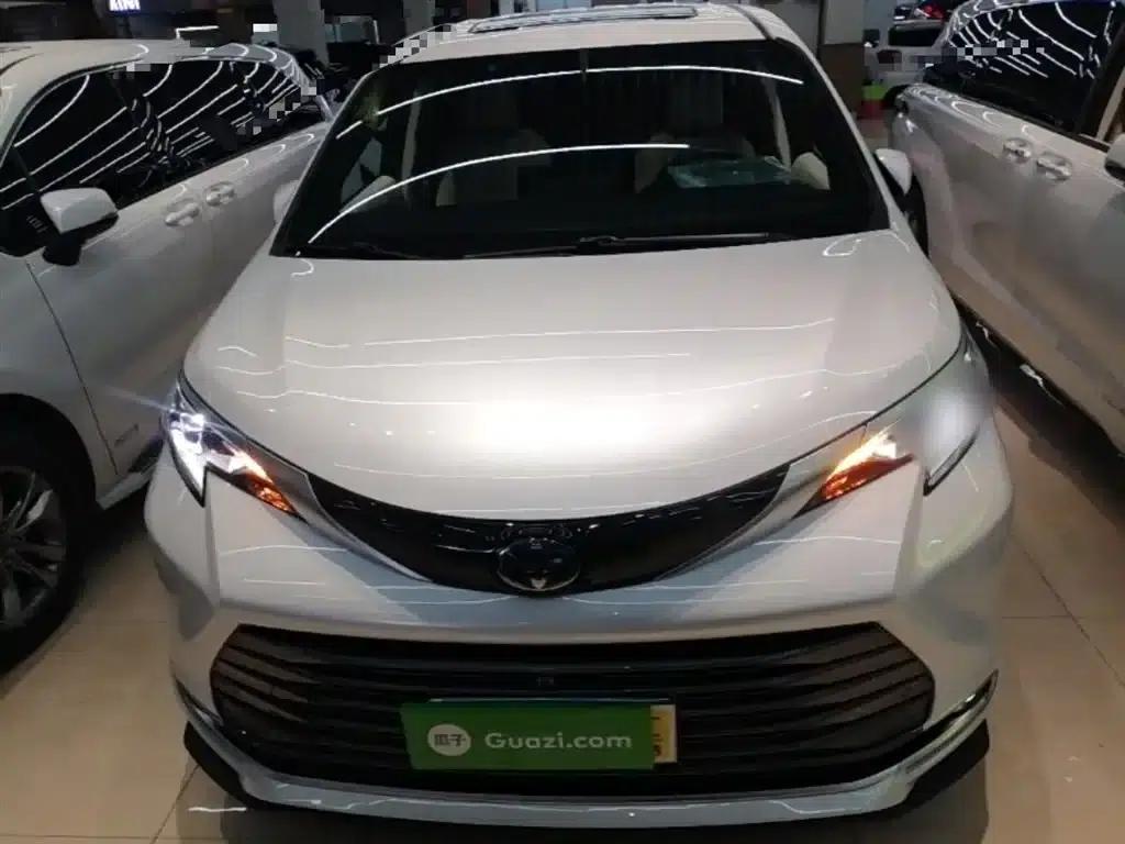 2023 Sienna 2.5L Hybrid Premium Edition — миниатюра 3