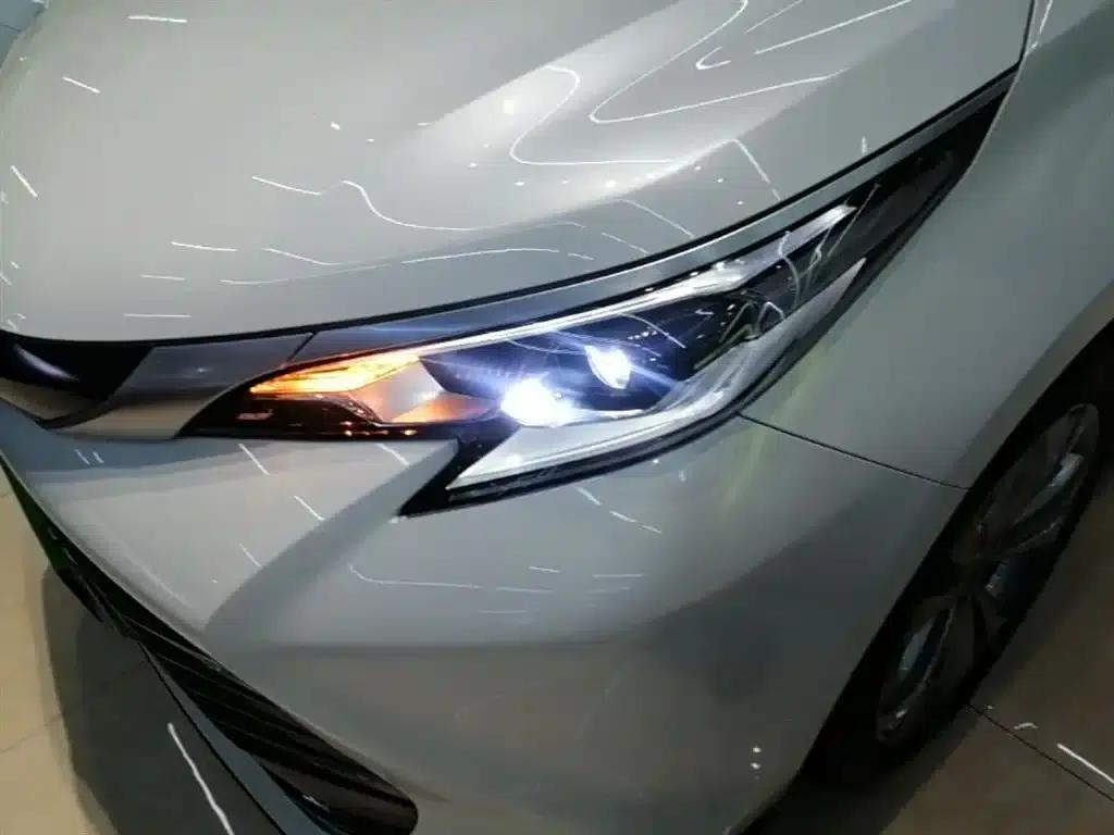 2023 Sienna 2.5L Hybrid Premium Edition — миниатюра 24
