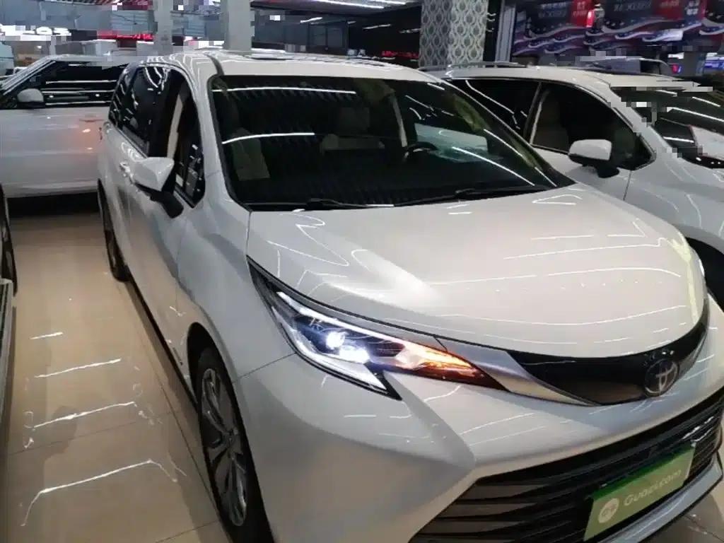 2023 Sienna 2.5L Hybrid Premium Edition — миниатюра 4