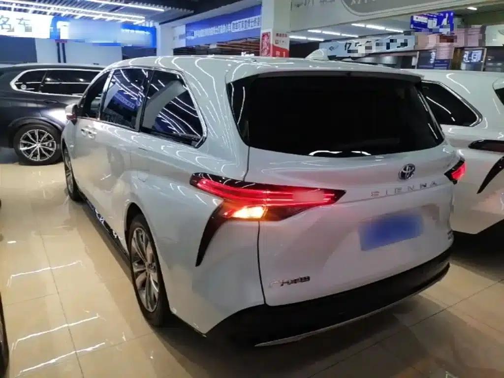 2023 Sienna 2.5L Hybrid Premium Edition — миниатюра 5