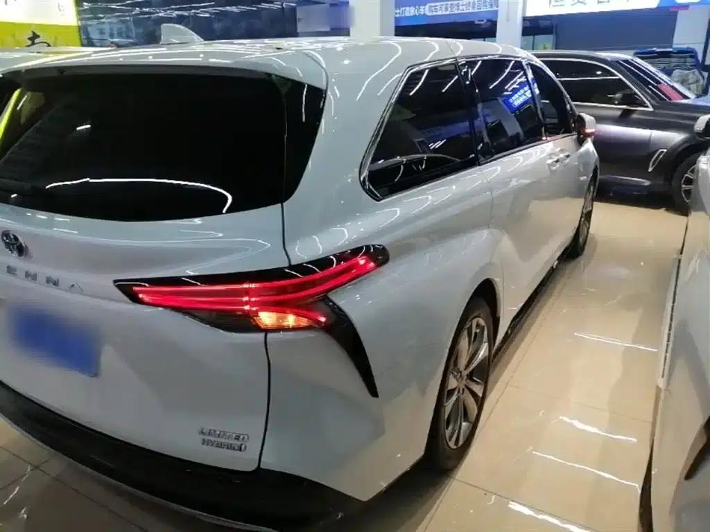 2023 Sienna 2.5L Hybrid Premium Edition — миниатюра 7