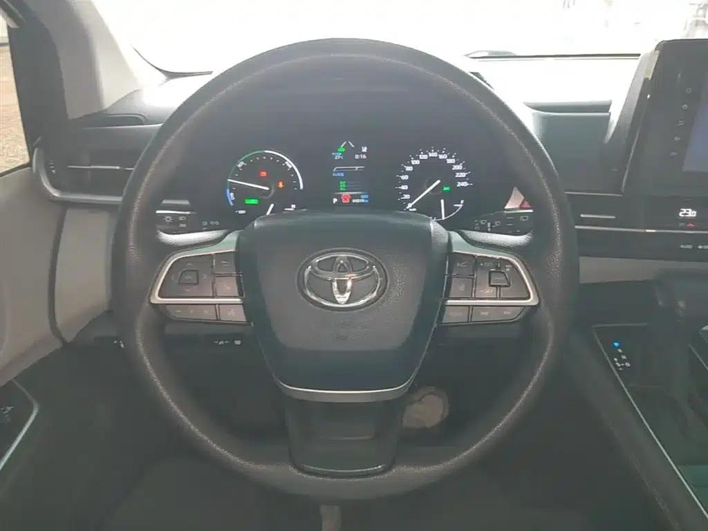 2023 Sienna 2.5L Hybrid Comfort Edition — миниатюра 11
