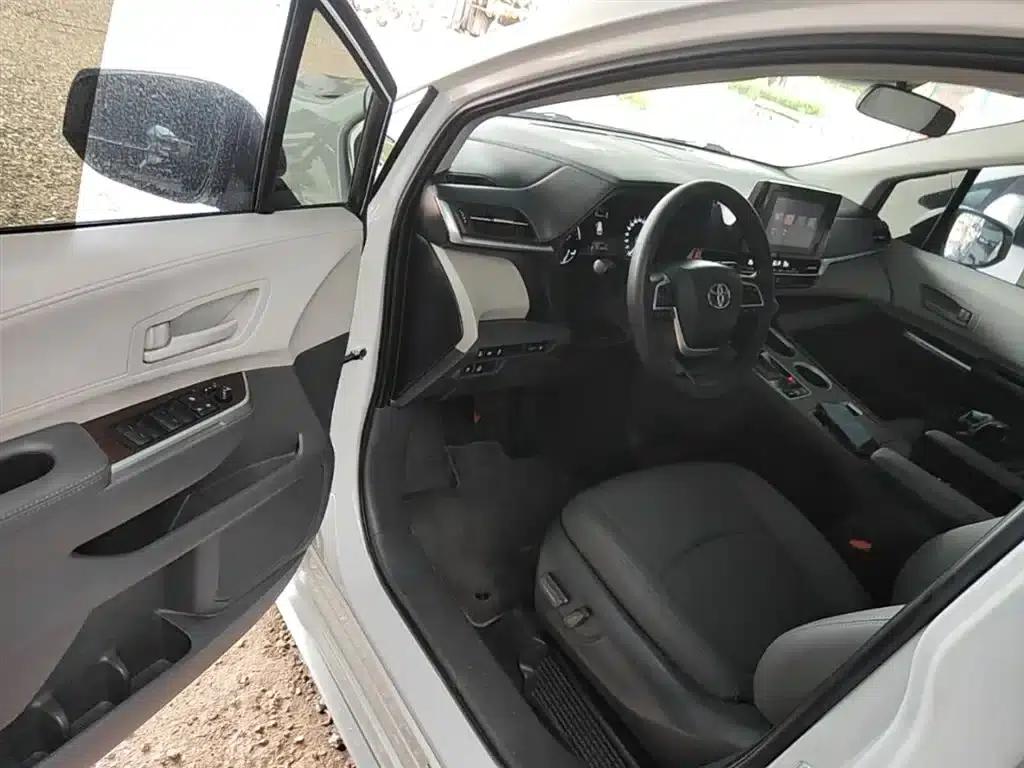 2023 Sienna 2.5L Hybrid Comfort Edition — миниатюра 16