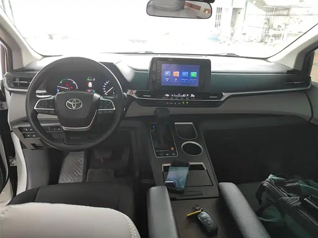 2023 Sienna 2.5L Hybrid Comfort Edition — миниатюра 10