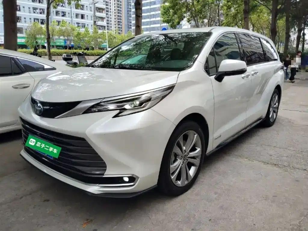 2023 Sienna 2.5L Hybrid Premium Edition — миниатюра 1