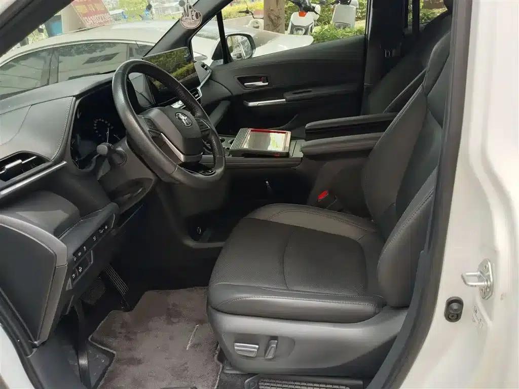2023 Sienna 2.5L Hybrid Premium Edition — миниатюра 11