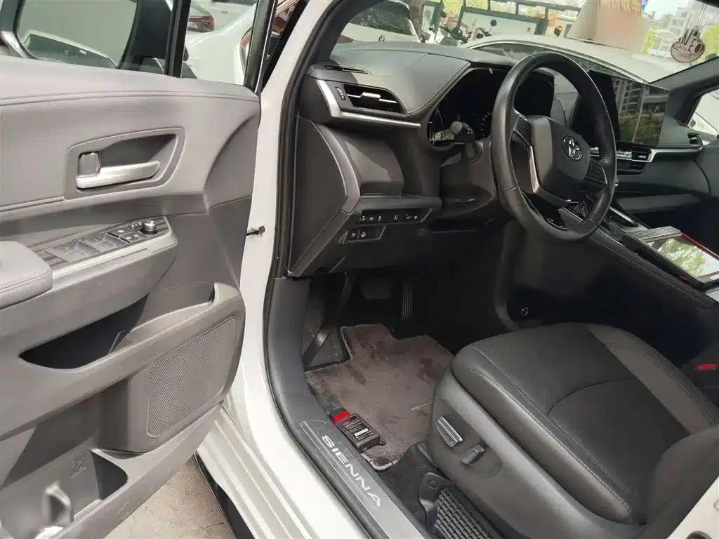 2023 Sienna 2.5L Hybrid Premium Edition — миниатюра 12