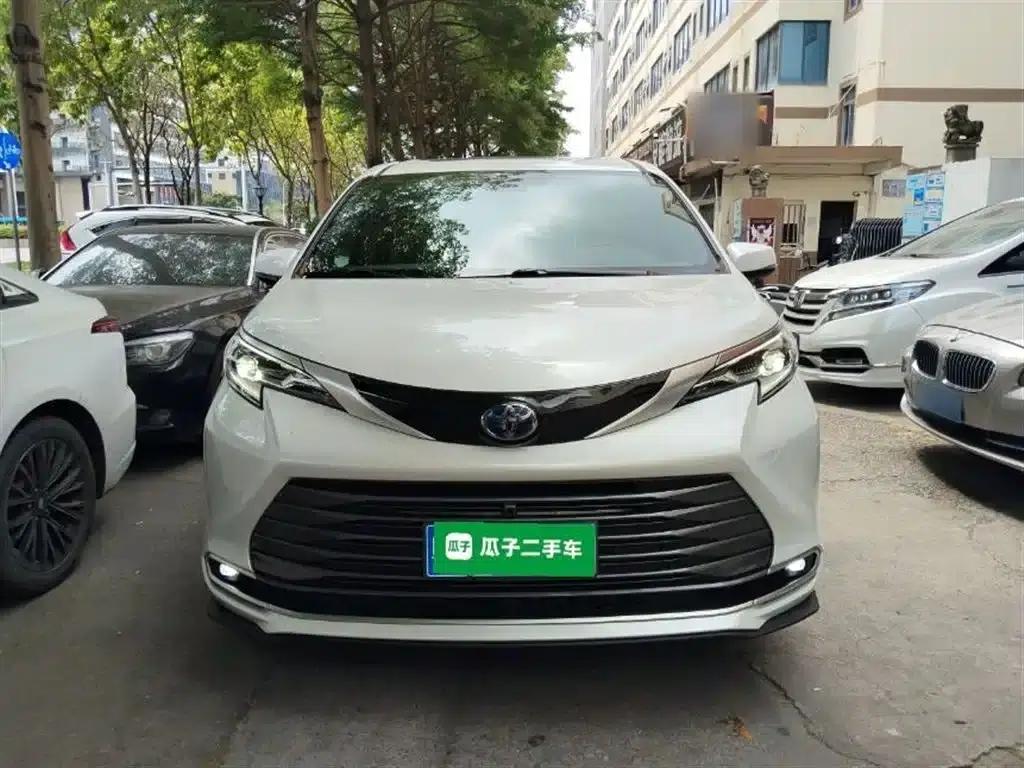 2023 Sienna 2.5L Hybrid Premium Edition — миниатюра 3