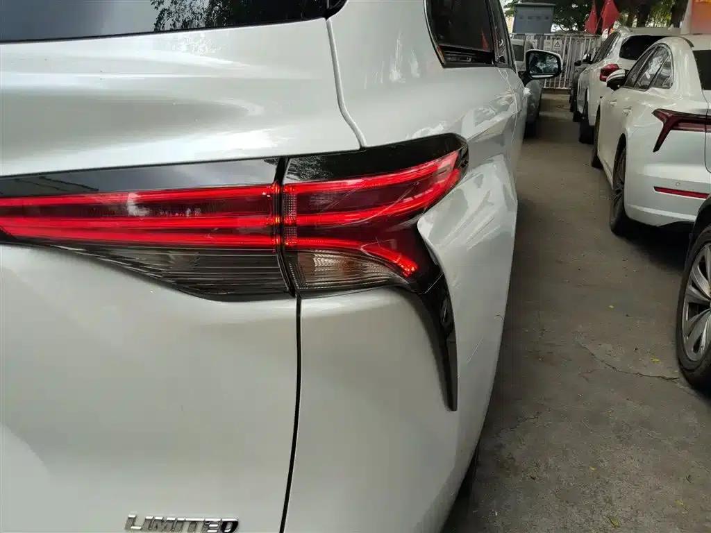 2023 Sienna 2.5L Hybrid Premium Edition — миниатюра 24