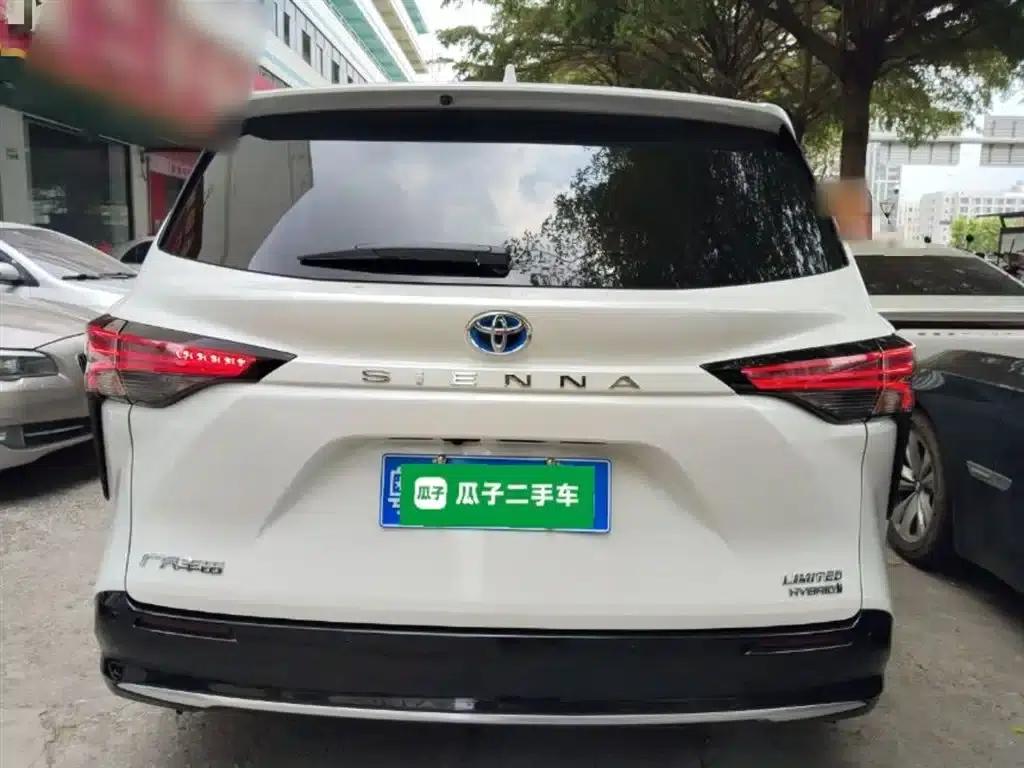 2023 Sienna 2.5L Hybrid Premium Edition — миниатюра 4