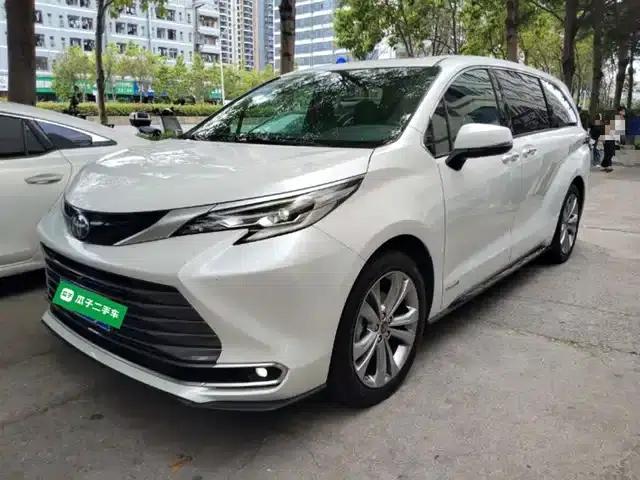 2023 Sienna 2.5L Hybrid Premium Edition