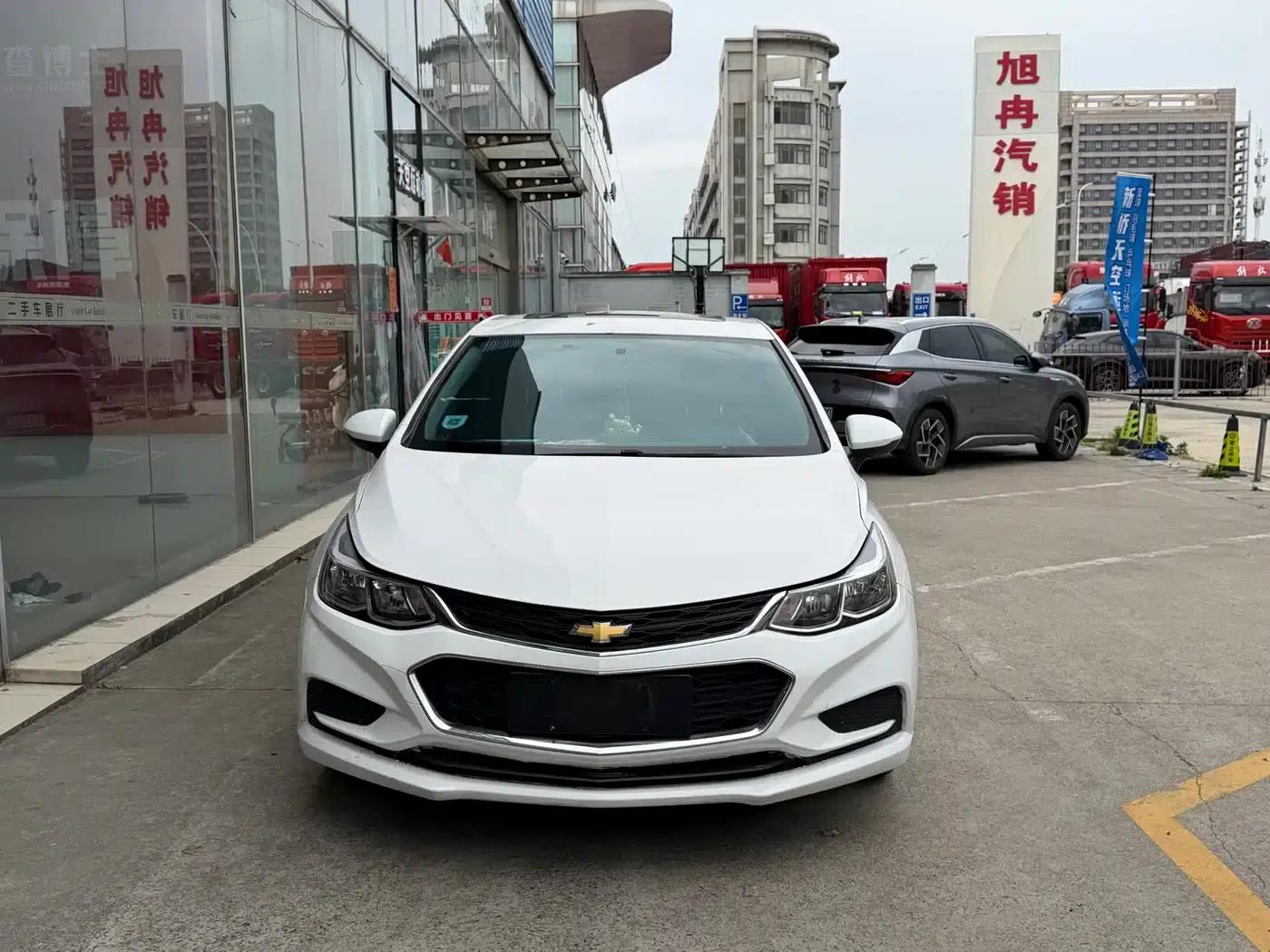 Chevrolet Cruze 2018 320 Automatic Pioneer Sunroof Edition — миниатюра 1