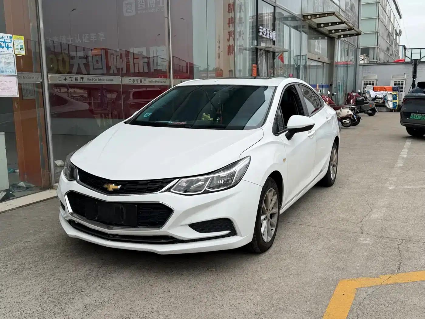 Chevrolet Cruze 2018 320 Automatic Pioneer Sunroof Edition — миниатюра 2