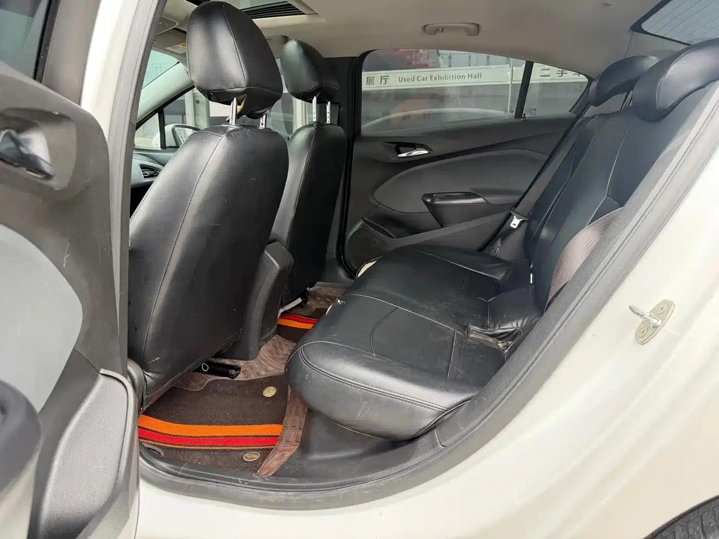 Chevrolet Cruze 2018 320 Automatic Pioneer Sunroof Edition — миниатюра 5
