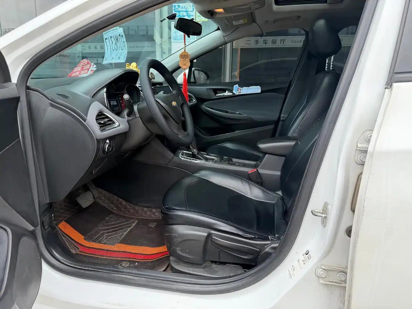Chevrolet Cruze 2018 320 Automatic Pioneer Sunroof Edition — миниатюра 8