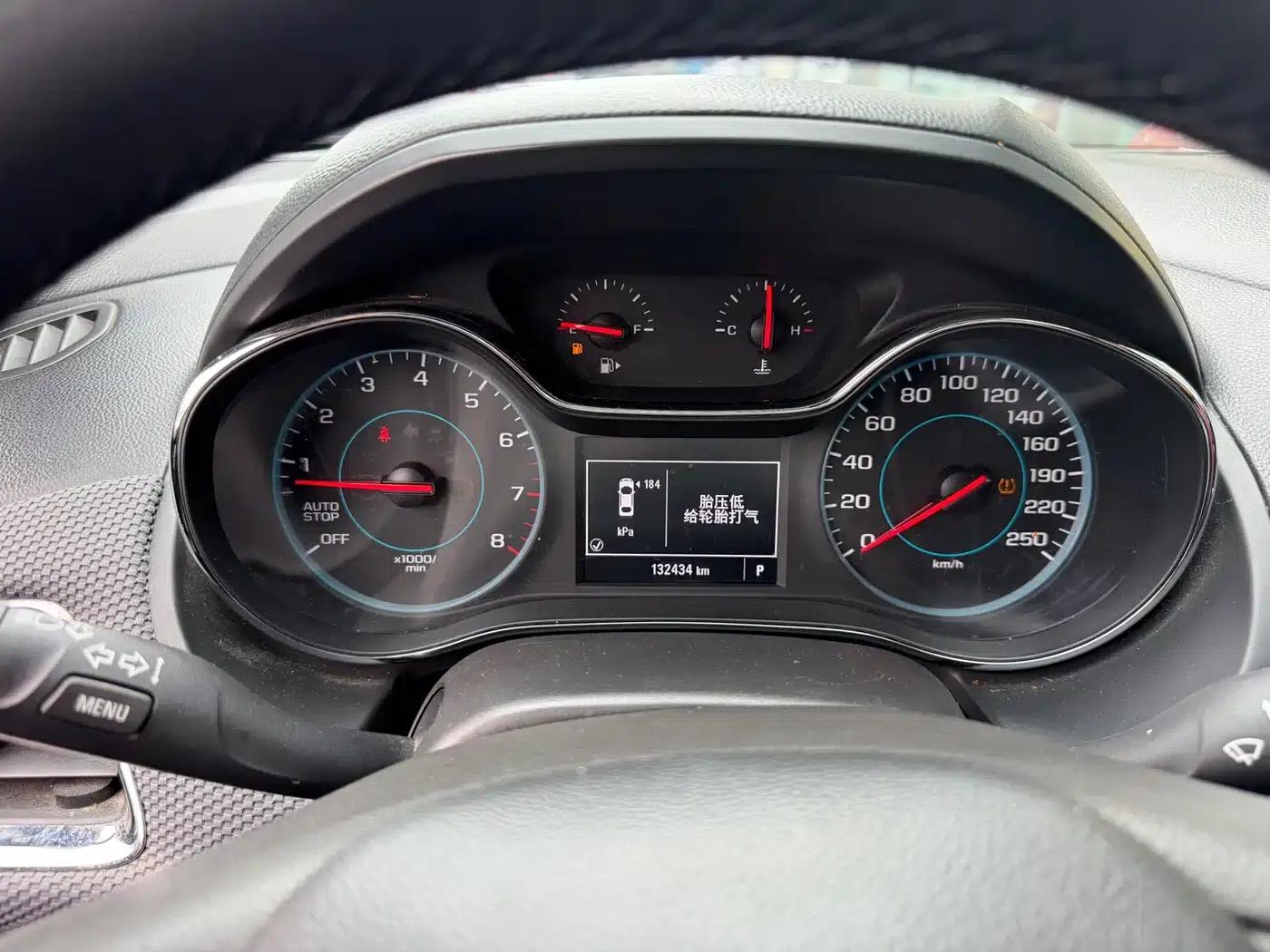 Chevrolet Cruze 2018 320 Automatic Pioneer Sunroof Edition — миниатюра 9
