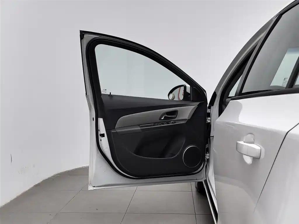 Chevrolet Cruze 2013 1.6L SE AT — миниатюра 8