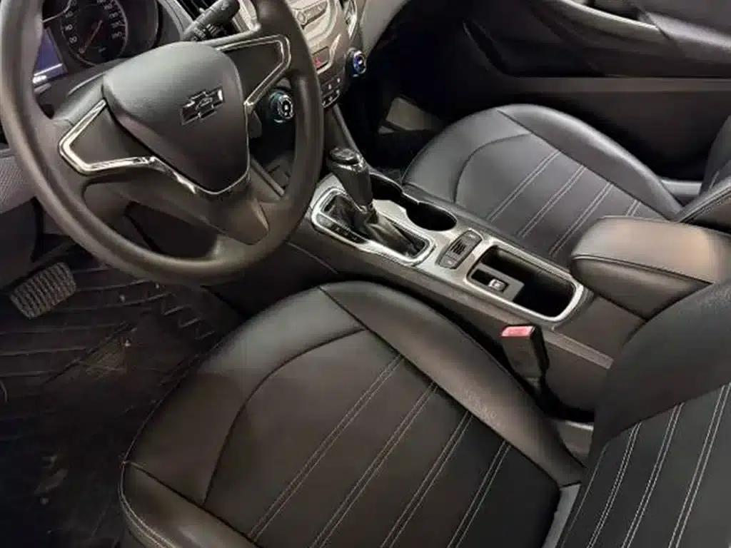 Chevrolet Cruze 2018 320 Automatic Pioneer Sunroof Edition — миниатюра 2