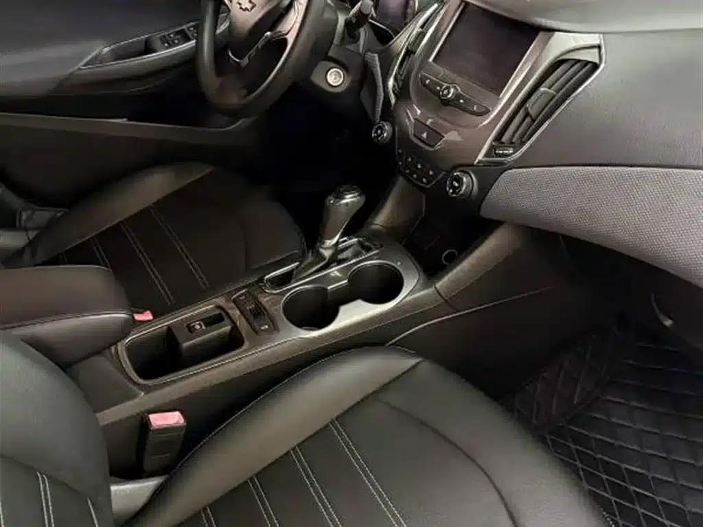 Chevrolet Cruze 2018 320 Automatic Pioneer Sunroof Edition — миниатюра 3