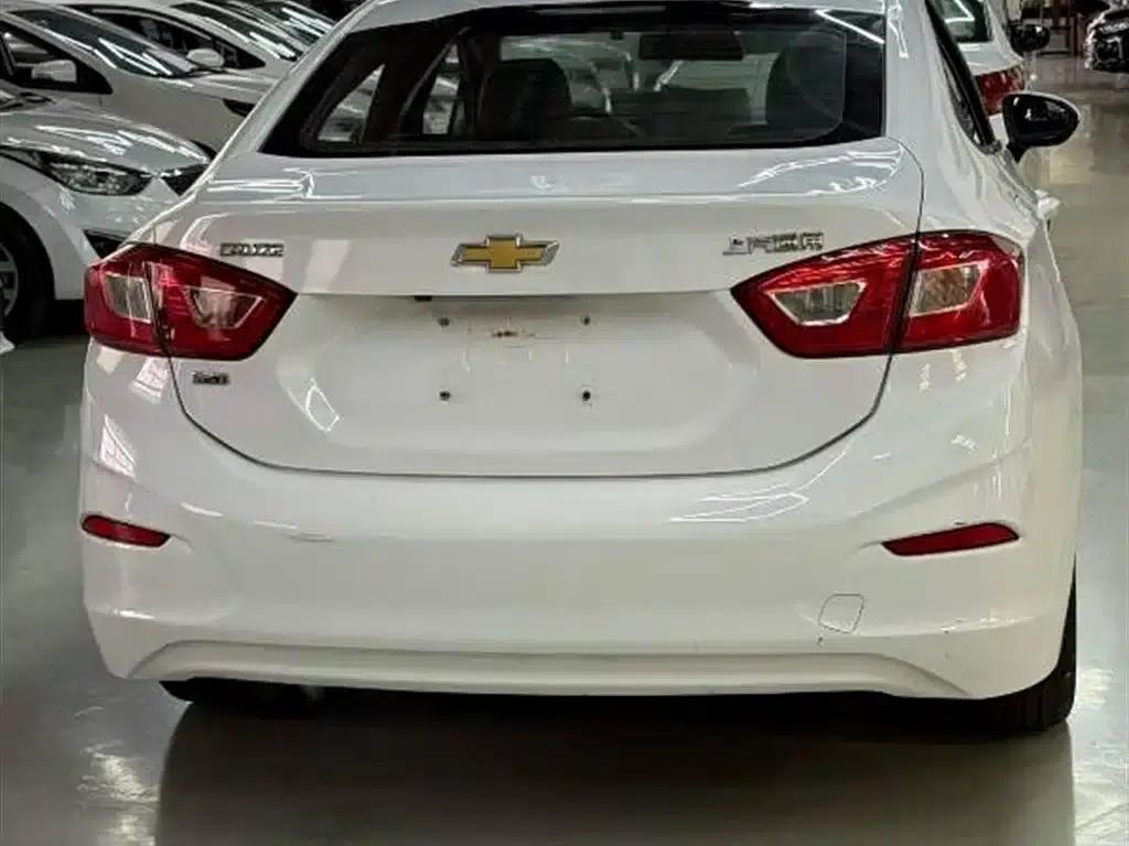 Chevrolet Cruze 2018 320 Automatic Pioneer Sunroof Edition — миниатюра 5