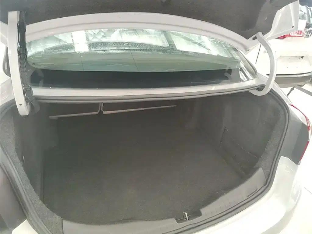 Chevrolet Cruze 2015 1.5L Automatic Luxury Edition — миниатюра 19